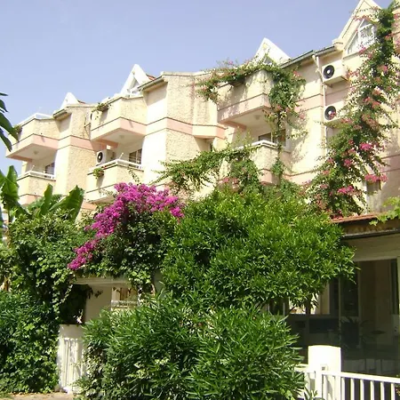 Erdenhan 公寓式酒店 马尔马里斯